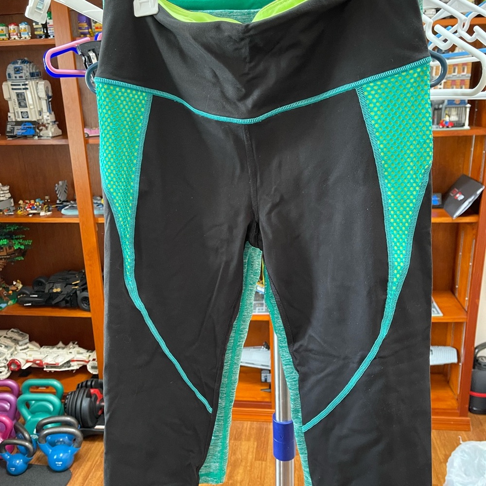 Victoria Secret Spandex Capri. Size small